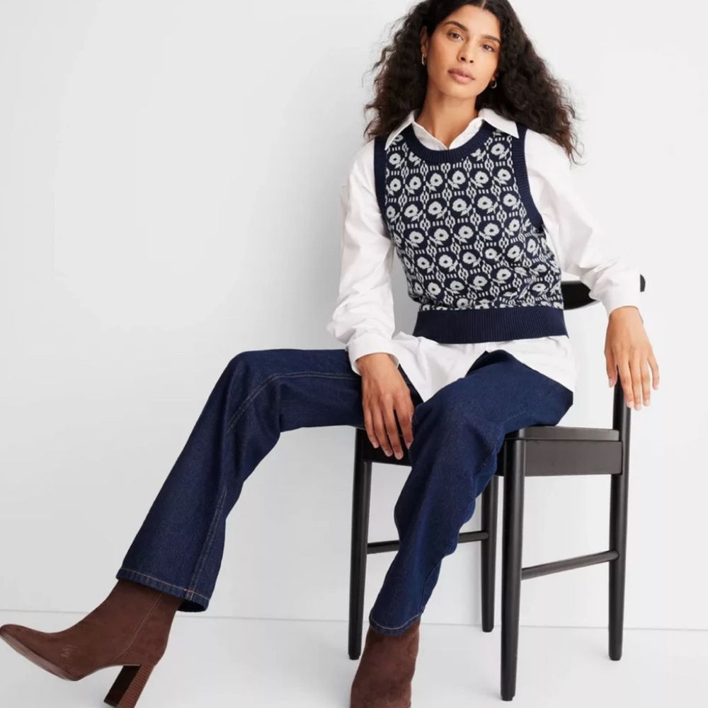 Future collective 
Women sweater vest